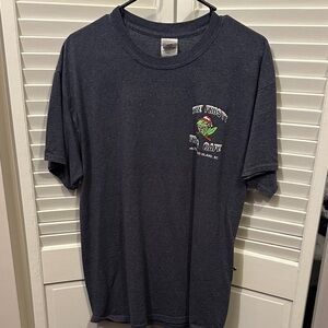 Men's Charcoal Graphic Tee frosty frog Café Hilton head men’s large